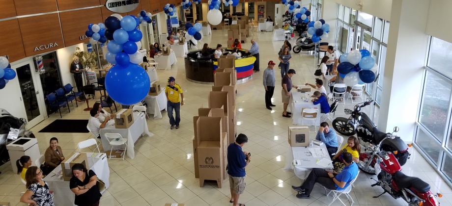 Colombianos en Miami asistieron a la jornada de votación del Plebiscito 
