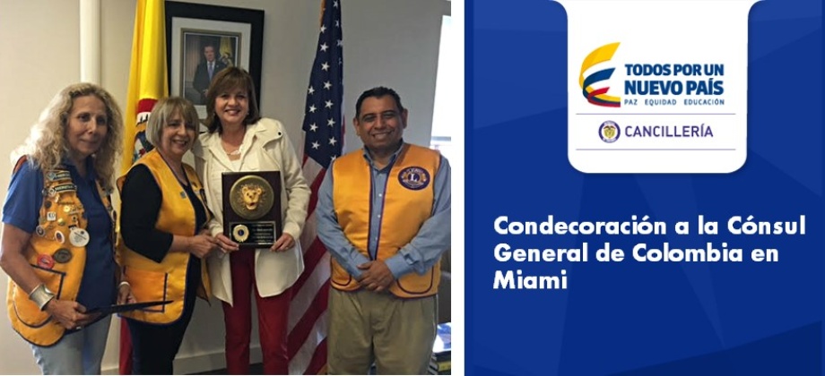 Condecoración a la Cónsul General de Colombia 