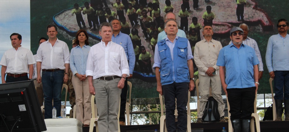 Canciller Holguín participó en el acto de dejación de armas de las FARC, en Mesetas (Meta) 