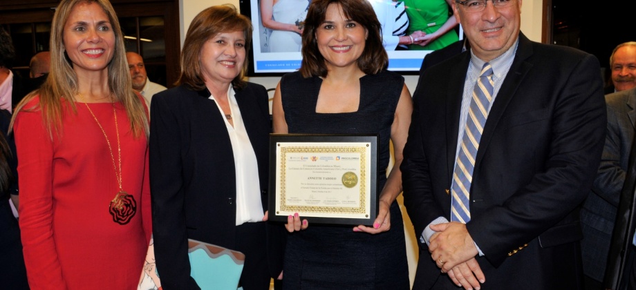 El Consulado de Colombia en Miami participó en el homenaje a Annette Taddeo, primera mujer hispana elegida al Senado Estatal de la Florida por el Distrito 40