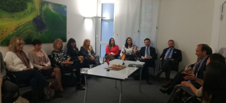 El Embajador de Colombia en Suiza se reunió con miembros de la comunidad colombiana en Berna