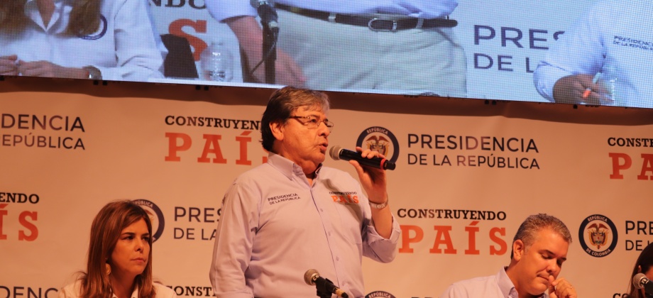 “Con respecto al tema consular, la política que trazó el Presidente Duque es clarísima: más y mejores servicios a los colombianos en el exterior”: Canciller Carlos Holmes Trujillo
