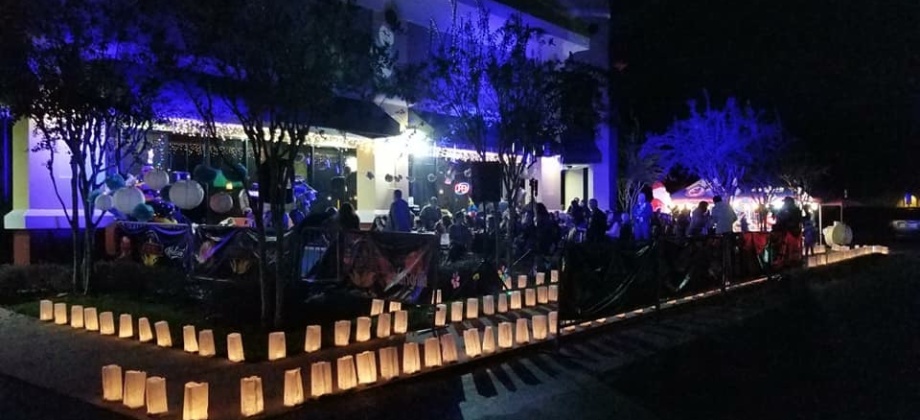 Niños y adultos disfrutaron de la Noche de Velitas celebrada por el Consulado de Colombia