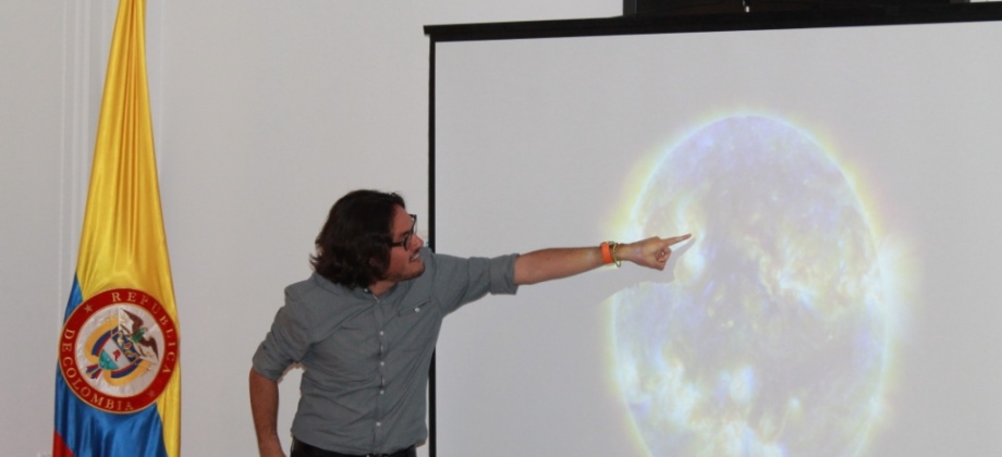 ‘Desde su casa hasta la orilla del río de la noche:’ Conferencia con el astrofísico colombiano Juan Diego Soler