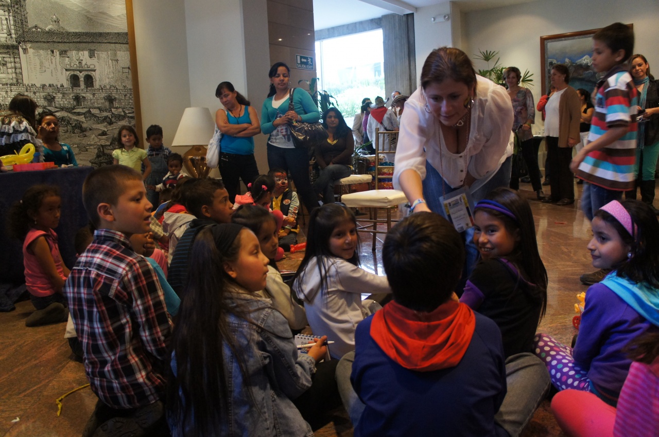 Durante la feria, se llevó a cabo una jornada infantil para entretener a los niños que acompañaban a sus padres a realizar distintas consultas. 