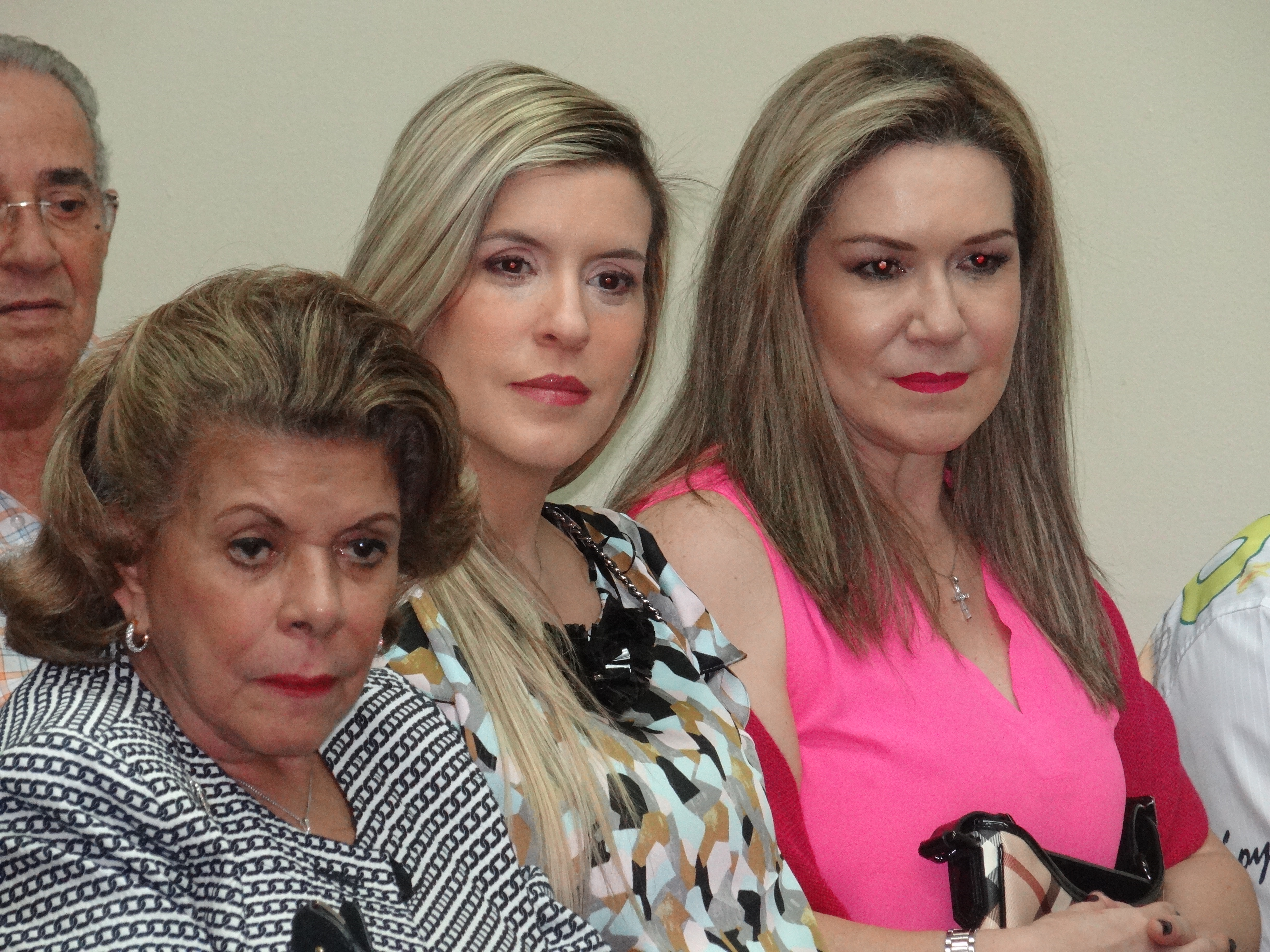 La autora, Rosa María Britton; Ángela Benedetti, Embajadora de Colombia y Gilma Ruth Romero. Foto: Embajada de Colombia en Panamá.