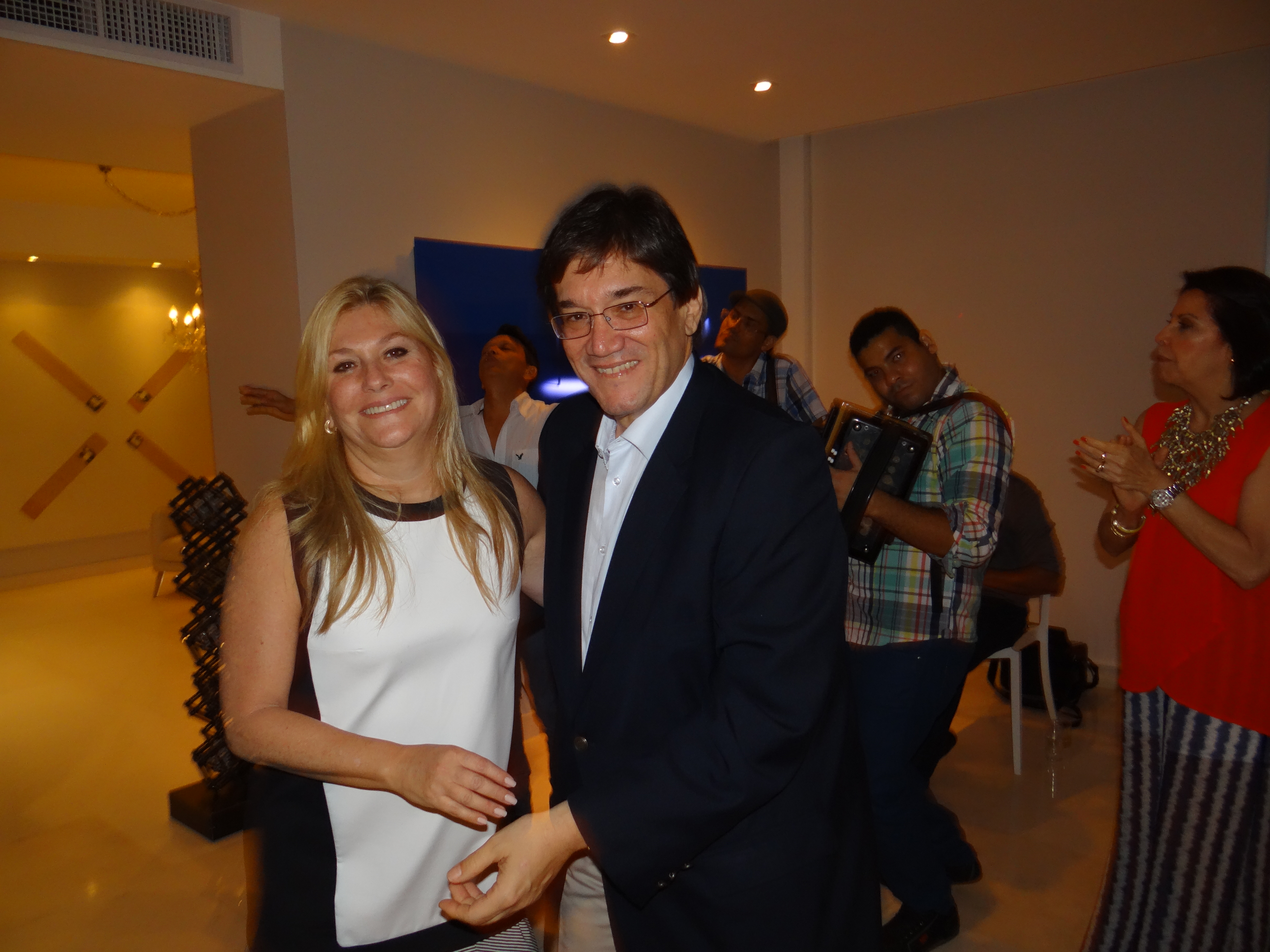 Orit Btesh y Jaime Abello bailando La Diosa Coronada. Foto: Embajada de Colombia en Panamá. Foto: Embajada de Colombia en Panamá.