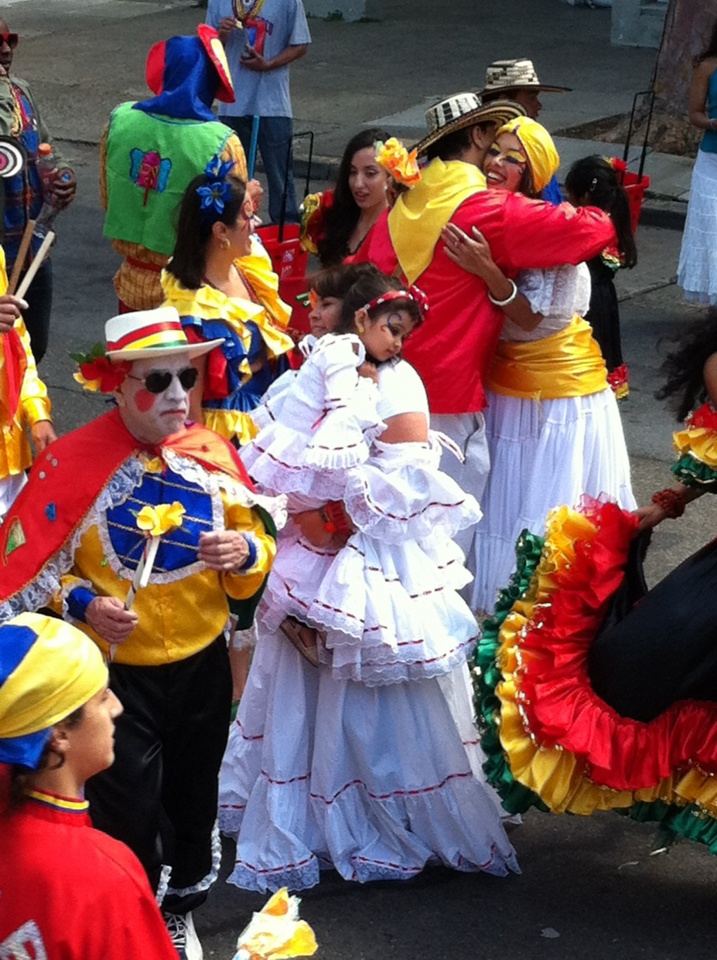 En la foto Adriana Sánchez y su comparsa Colombian Soul.