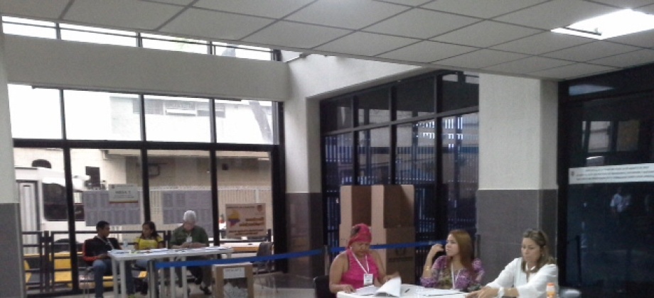 Se recomienda a los connacionales que desconozcan su lugar de votación, ingresar a la página de la Cancillería (www.cancilleria.gov.co), donde encontrarán una ruta directa para realizar sus consultas. Foto: Consulado de Colombia en Caracas.
