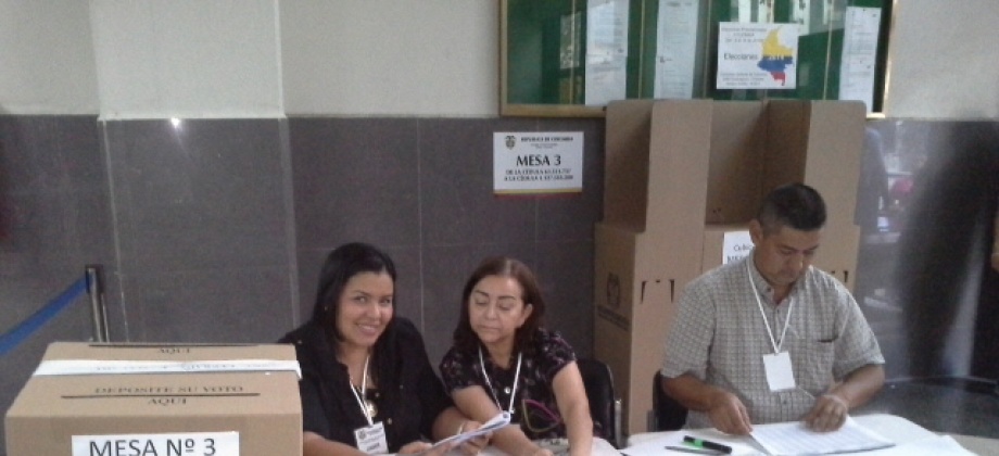 Se recomienda a los connacionales que desconozcan su lugar de votación, ingresar a la página de la Cancillería (www.cancilleria.gov.co), donde encontrarán una ruta directa para realizar sus consultas. Foto: Consulado de Colombia en Caracas.