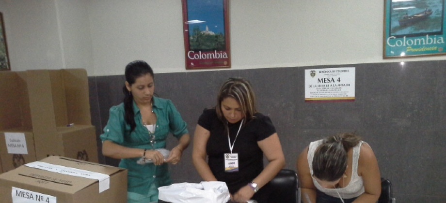 Se recomienda a los connacionales que desconozcan su lugar de votación, ingresar a la página de la Cancillería (www.cancilleria.gov.co), donde encontrarán una ruta directa para realizar sus consultas. Foto: Consulado de Colombia en Caracas.