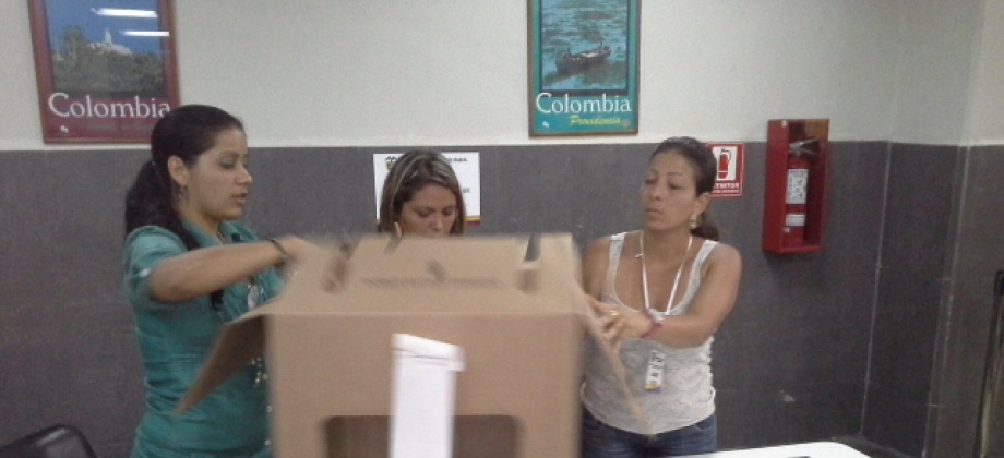 Se recomienda a los connacionales que desconozcan su lugar de votación, ingresar a la página de la Cancillería (www.cancilleria.gov.co), donde encontrarán una ruta directa para realizar sus consultas. Foto: Consulado de Colombia en Caracas.