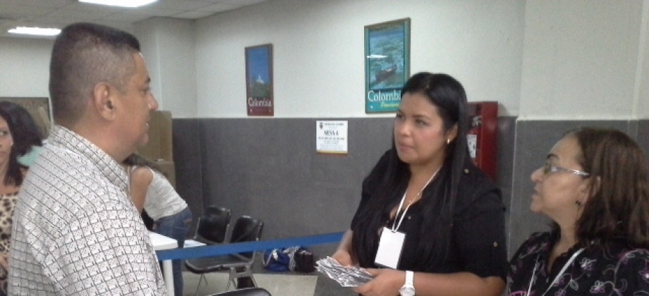 Se recomienda a los connacionales que desconozcan su lugar de votación, ingresar a la página de la Cancillería (www.cancilleria.gov.co), donde encontrarán una ruta directa para realizar sus consultas. Foto: Consulado de Colombia en Caracas.