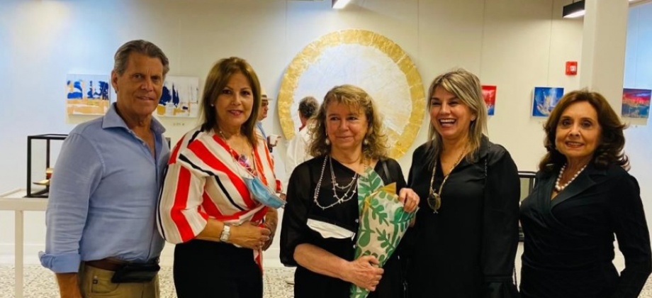 El Consulado de Colombia en Miami le abrió sus puertas a la artista Patricia Esguerra y celebró con éxito la tradicional Noche de Galería. 