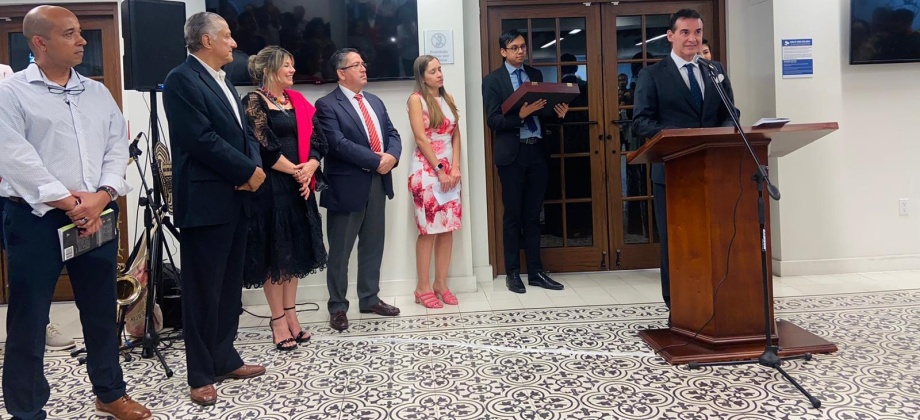 El Cónsul General de Colombia en Miami, William Salamanca, envía un saludo a todas las mujeres colombianas residentes en el Sur de la Florida