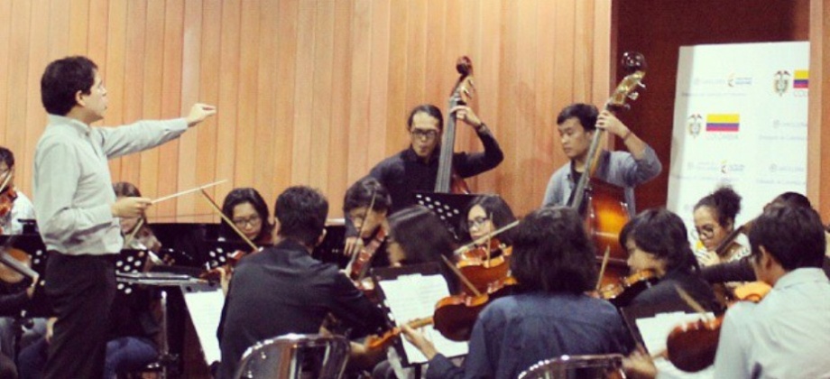 Director musical colombiano compartió su experiencia con varios músicos indonesios