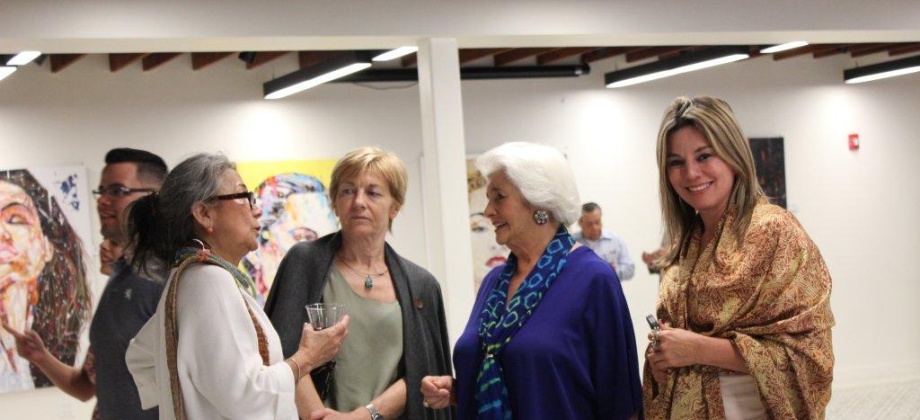 Consulado  de Colombia en Miami - exposiciones noches de Galería
