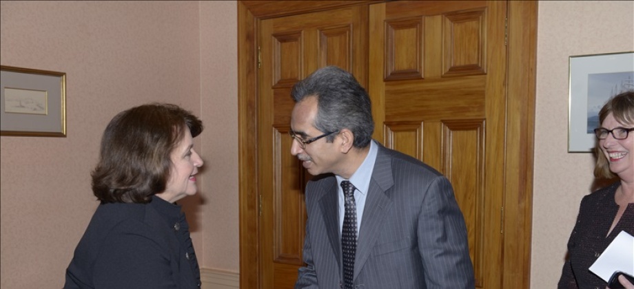 Embajadora de Colombia Clemencia Forero Ucrós con el Sr Sanjay K. Verma, First Secretary High Commission of India.