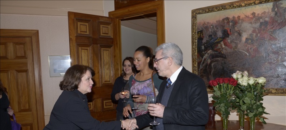Embajadora de Colombia Clemencia Forero Ucrós y el Sr Roberto Funari, Chargé d' Affaires a.i. de la Embajada de Italia y su esposa.