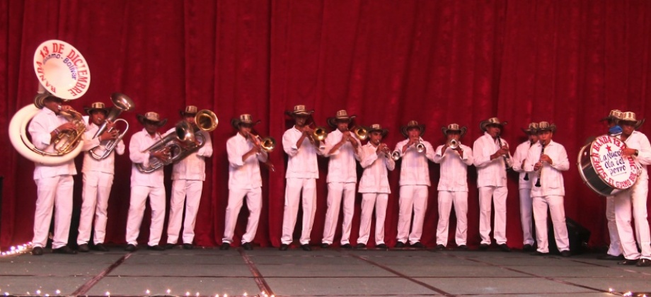 En el marco de las celebraciones del 20 de julio, la empresa privada como todos los años celebró el tradicional reinado, la Señorita Independencia, para esta ocasión fue invitada la Gobernación de Bolívar, quien trajo diferentes grupos musicales autóctonos del folklor de la Sabana de Bolívar: Ceferina Banquez, La banda “Trece de Diciembre” del Guamo y la Big Band Uniubac. 