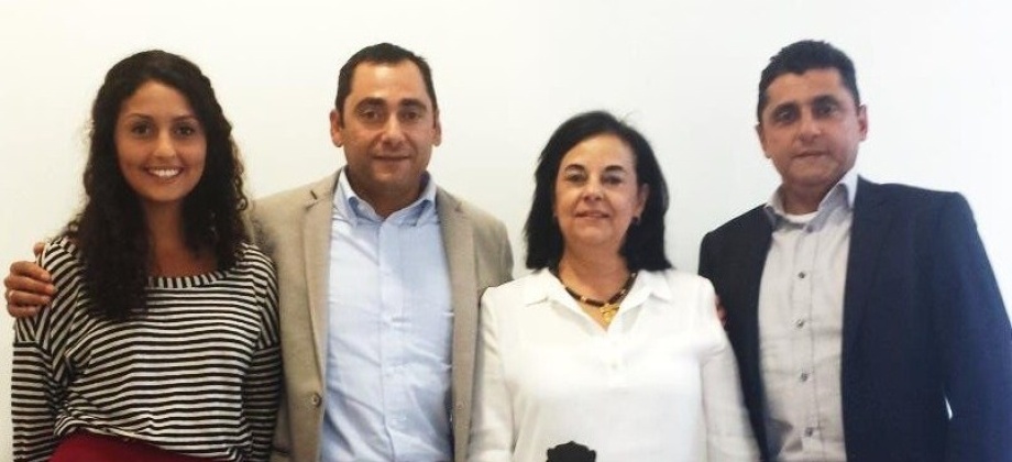 Los hermanos Martina Martínez durante su visita al Consulado General de Colombia el 29 de agosto