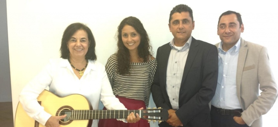 Los hermanos Martina Martínez durante su visita al Consulado General de Colombia el 29 de agosto