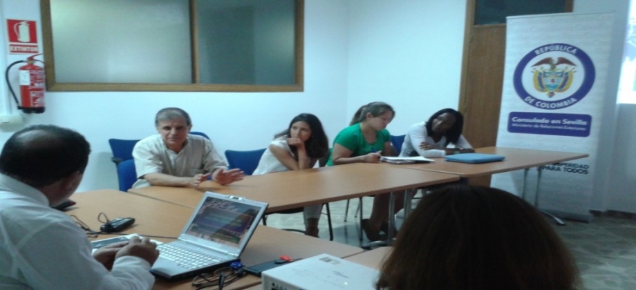 Los participantes realizando las preguntas sobre casos particulares.