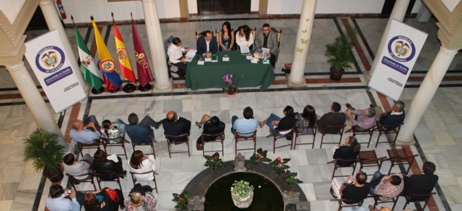 Vista panorámica de la Charla Coloquio “Reflexiones Transatlánticas sobre la nueva novela Histórica”