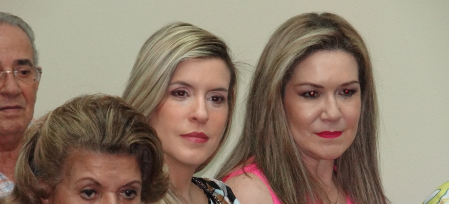 La autora, Rosa María Britton; Ángela Benedetti, Embajadora de Colombia y Gilma Ruth Romero. Foto: Embajada de Colombia en Panamá.
