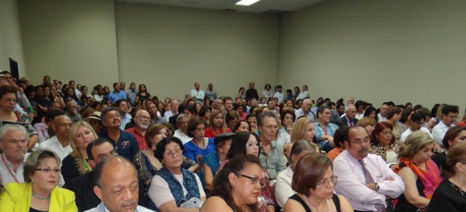 El público asistente disfrutó del conversatorio. Foto: Embajada de Colombia en Panamá.