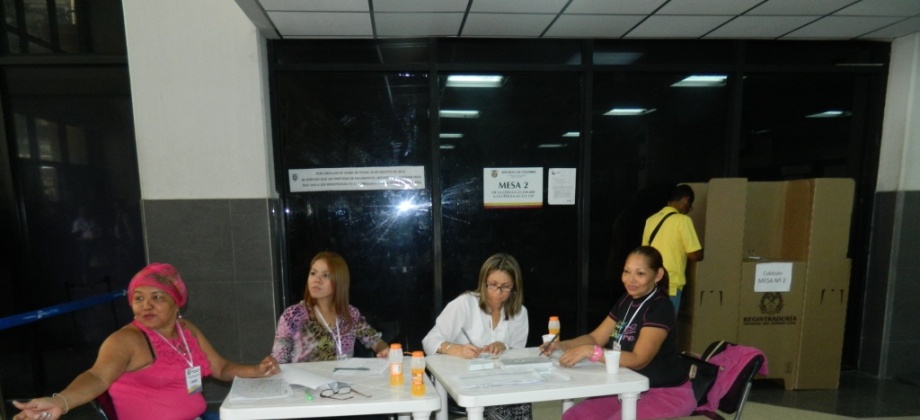 Se recomienda a los connacionales que desconozcan su lugar de votación, ingresar a la página de la Cancillería (www.cancilleria.gov.co), donde encontrarán una ruta directa para realizar sus consultas. Foto: Consulado de Colombia en Caracas.
