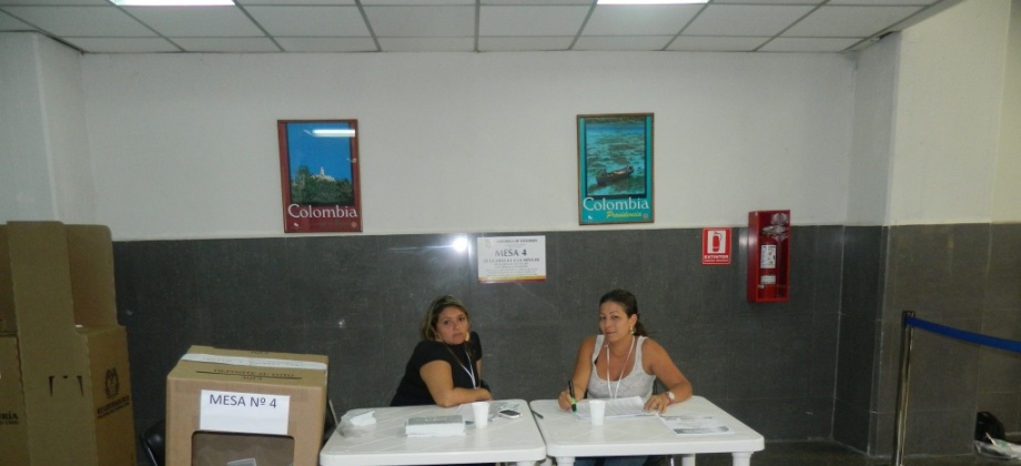 Se recomienda a los connacionales que desconozcan su lugar de votación, ingresar a la página de la Cancillería (www.cancilleria.gov.co), donde encontrarán una ruta directa para realizar sus consultas. Foto: Consulado de Colombia en Caracas.