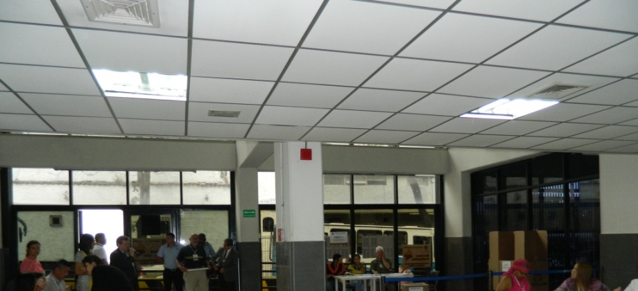 Se recomienda a los connacionales que desconozcan su lugar de votación, ingresar a la página de la Cancillería (www.cancilleria.gov.co), donde encontrarán una ruta directa para realizar sus consultas. Foto: Consulado de Colombia en Caracas.
