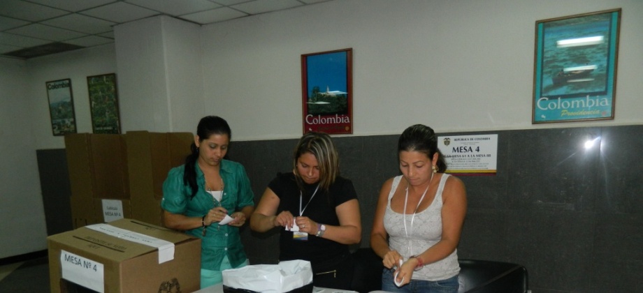 Se recomienda a los connacionales que desconozcan su lugar de votación, ingresar a la página de la Cancillería (www.cancilleria.gov.co), donde encontrarán una ruta directa para realizar sus consultas. Foto: Consulado de Colombia en Caracas.