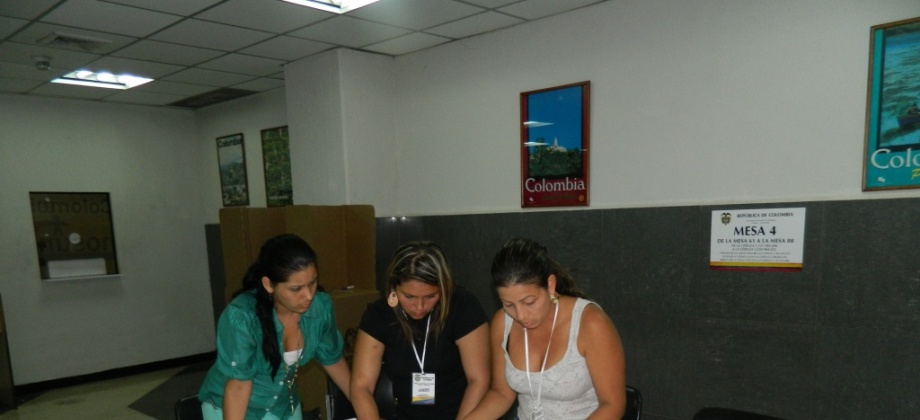 Se recomienda a los connacionales que desconozcan su lugar de votación, ingresar a la página de la Cancillería (www.cancilleria.gov.co), donde encontrarán una ruta directa para realizar sus consultas. Foto: Consulado de Colombia en Caracas.