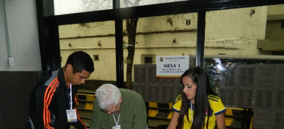 Se recomienda a los connacionales que desconozcan su lugar de votación, ingresar a la página de la Cancillería (www.cancilleria.gov.co), donde encontrarán una ruta directa para realizar sus consultas. Foto: Consulado de Colombia en Caracas.