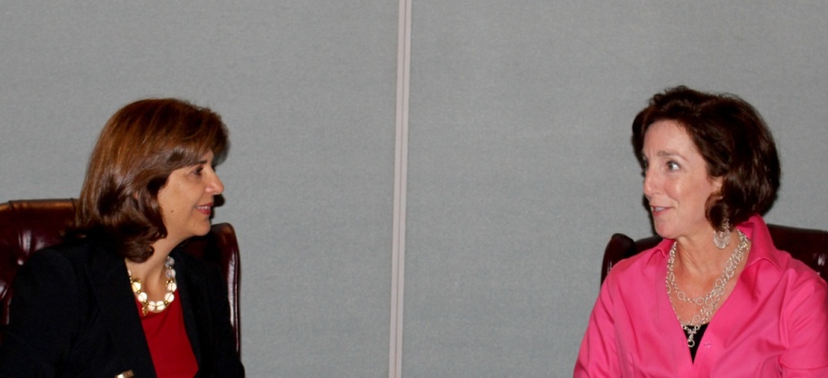 Canciller María Ángela Holguín se reunió con la Subsecretaria de Estado para el Hemisferio Occidental, Roberta Jacobson 