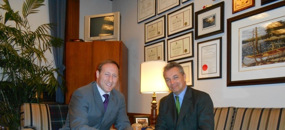 Embajador de Colombia se reúne con Ministro de Justicia de Canadá, Peter Mackay  