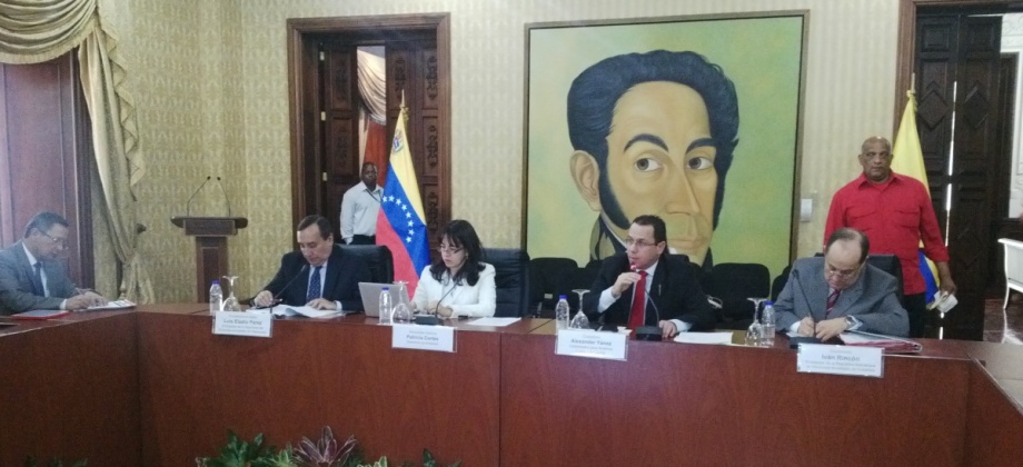 Mesa binacional de asuntos de seguridad y defensa se reunió en la Cancillería de Venezuela  