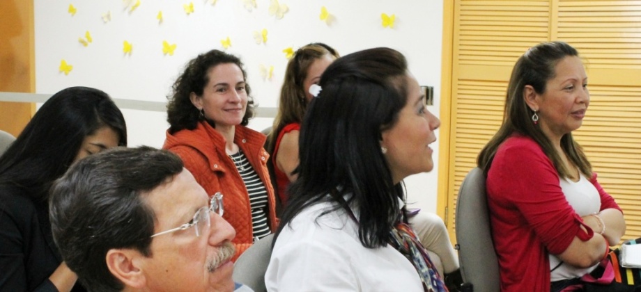 Para la última fase de los talleres, 13 connacionales se inscribieron al Simulador de Entrevista de Trabajo, que se hará con el apoyo de profesionales de recursos humanos y reclutamiento