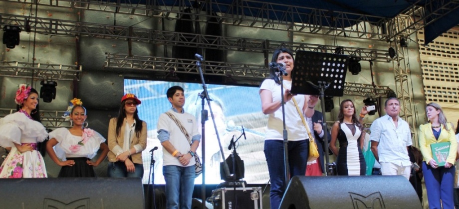 La Cónsul Jaqueline Espitia Arias fue invitada por la Asociación Fiesta Patria, organizadora del  evento, a dar unas palabras de bienvenida y saludo a los asistentes.