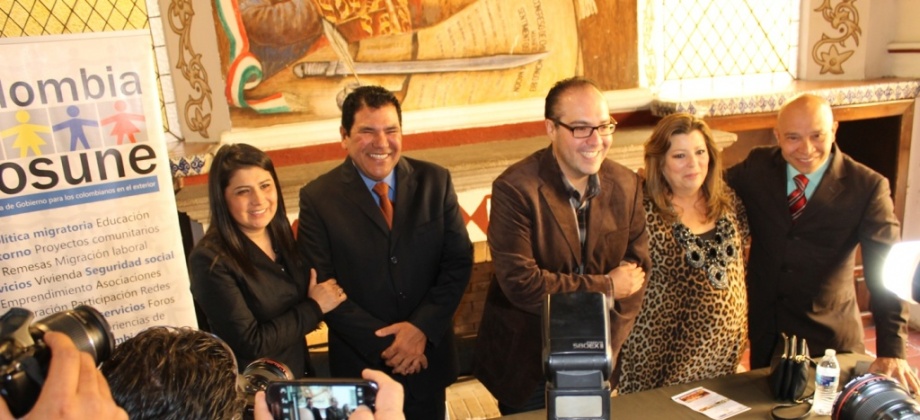 Presidium de la conferencia de prensa.