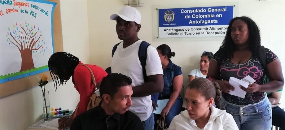 En la sede del Consulado de Colombia en Antofagasta se realizó un homenaje a las víctimas del conflicto 