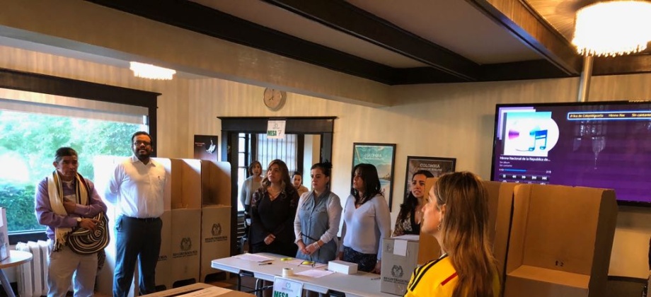 Último día de votaciones para la segunda vuelta en el Consulado de Colombia en Calgary