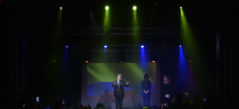 Colombianos residentes en Madrid celebraron Navidad con la visita del Presidente Santos y la Canciller Holguín 