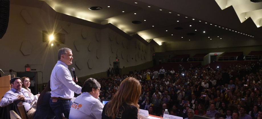 Con siete compromisos por parte del Gobierno Nacional, terminó el primer Taller Construyendo País Internacional: colombianos en el exterior