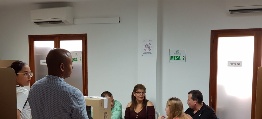 La segunda vuelta presidencial 2018 inició el domingo 17 de junio en el Consulado de Colombia en Palma de Mallorca