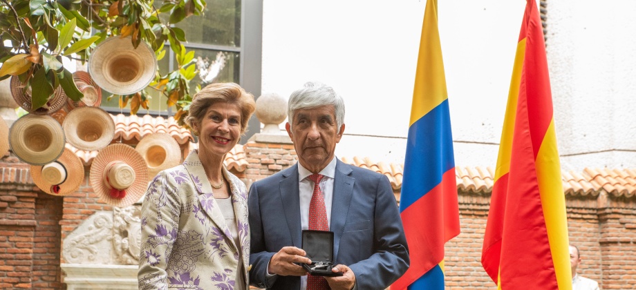 Un cirujano valluno, en Islas Canarias, entre los diez colombianos que se destacan