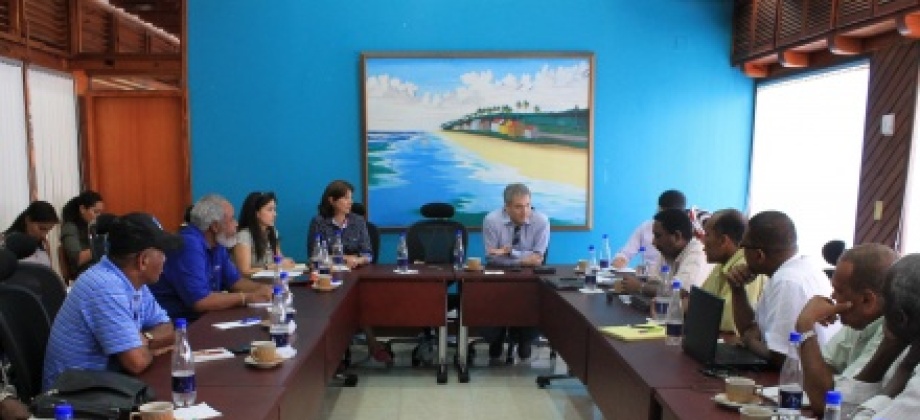 En las islas de San Andrés y Providencia, la Canciller María Ángela Holguín y el abogado Robert Volterra, sostienen este fin de semana varias reuniones con los habitantes y líderes del Archipiélago.Foto: Luis Guillermo Forero - OP Cancillería.