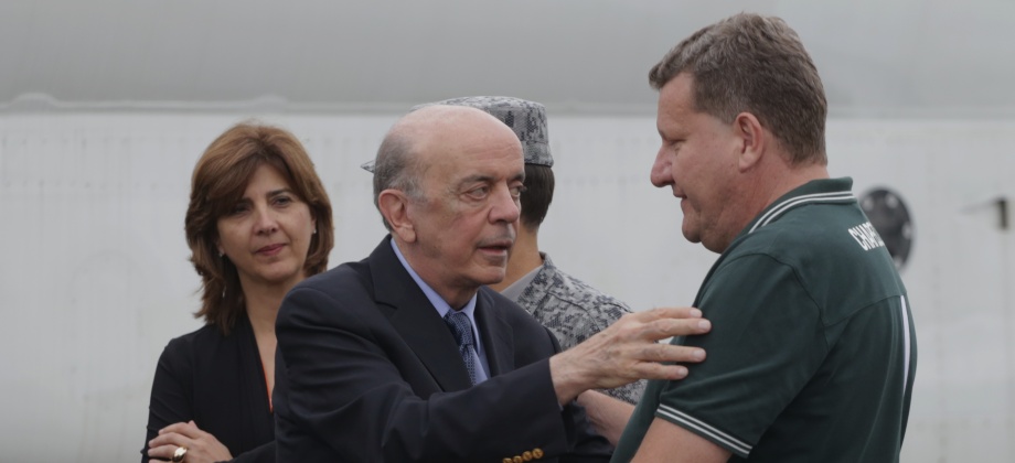 Ministra Holguín transmite a su homólogo brasileño, José Serra, al Alcalde de Chapecó y a los familiares de víctimas del accidente aéreo, sus condolenciasMinistra Holguín transmite a su homólogo brasileño, José Serra, al Alcalde de Chapecó y a los familiares de víctimas del accidente aéreo, sus condolencias